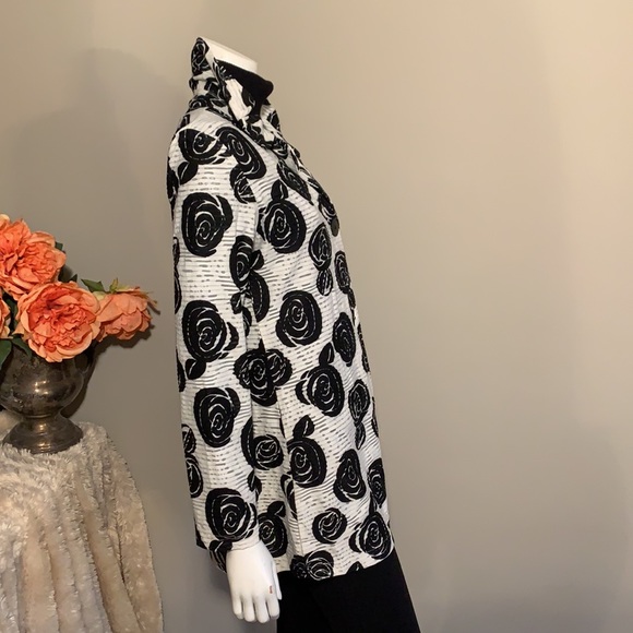 🖤🤍Andria Lieu long sleeve burnout jacket Size Medium - Picture 6 of 8